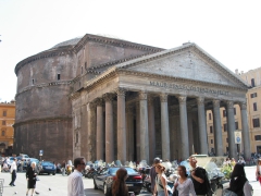 Pantheon - fasad from Piazza della Rotonda