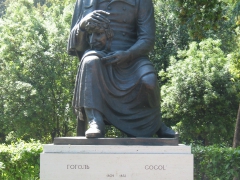 Park Borghese - Gogol' by Zurab Tsereteli